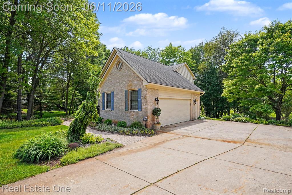 2958 Pine Needle Drive, White Lake, MI 48383 — Photo 2