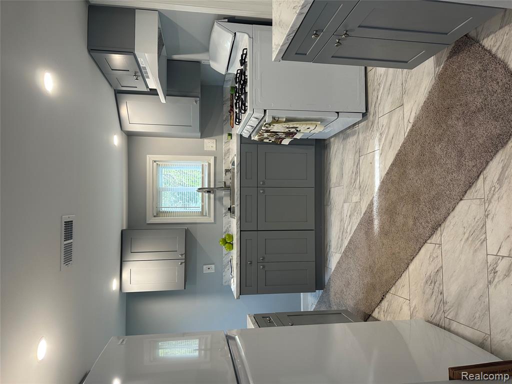 17788 Quarry St, Riverview, MI 48193 — Photo 10