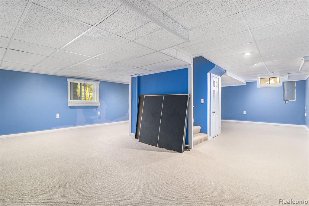 855 DRAKESHIRE Drive, Walled Lake, MI 48390 — Photo 27