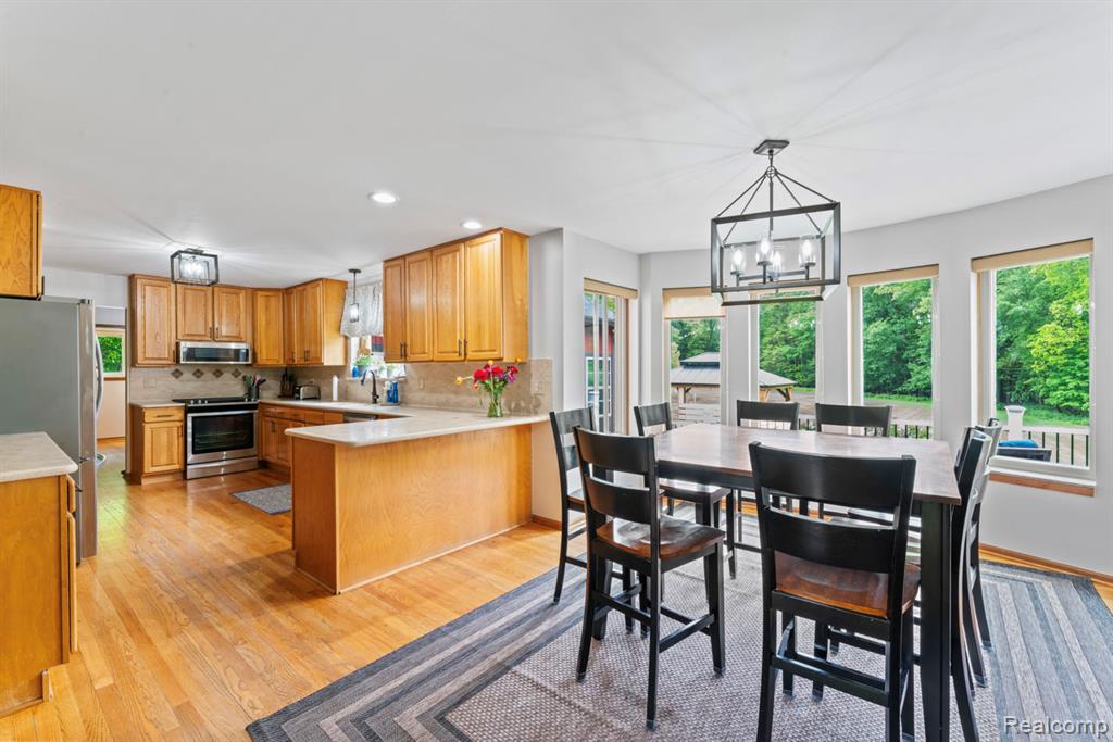 490 Rolling Oaks Drive, Howell, MI 48843 — Photo 17
