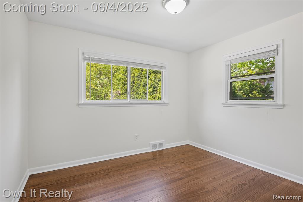 8415 N Evangeline Street, Dearborn Heights, MI 48127 — Photo 20