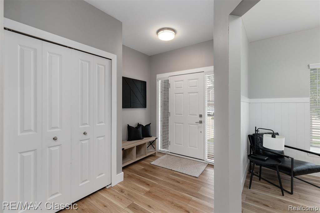 801 Kestrel Court, South Lyon, MI 48178 — Photo 5