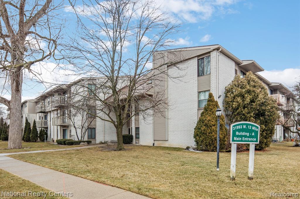 31993 W 12 MILE Road, 211, Farmington Hills, MI 48334 — Photo 2