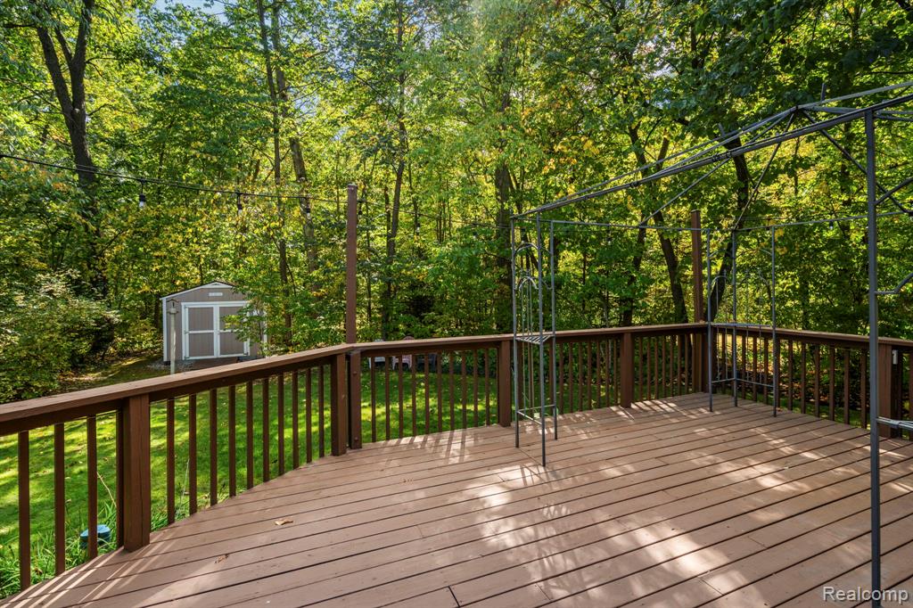9438 Appleview Court, Brighton, MI 48116 — Photo 46
