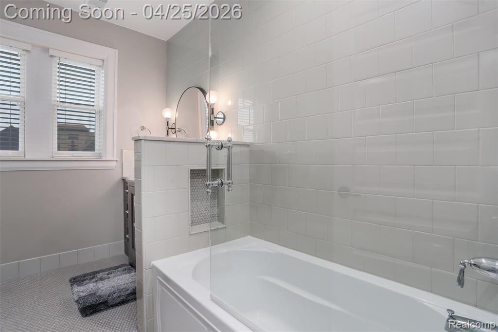 658 Pallister, Detroit, MI 48202 — Photo 39
