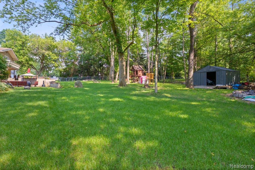 54655 PONTIAC Trail, Milford, MI 48381 — Photo 43