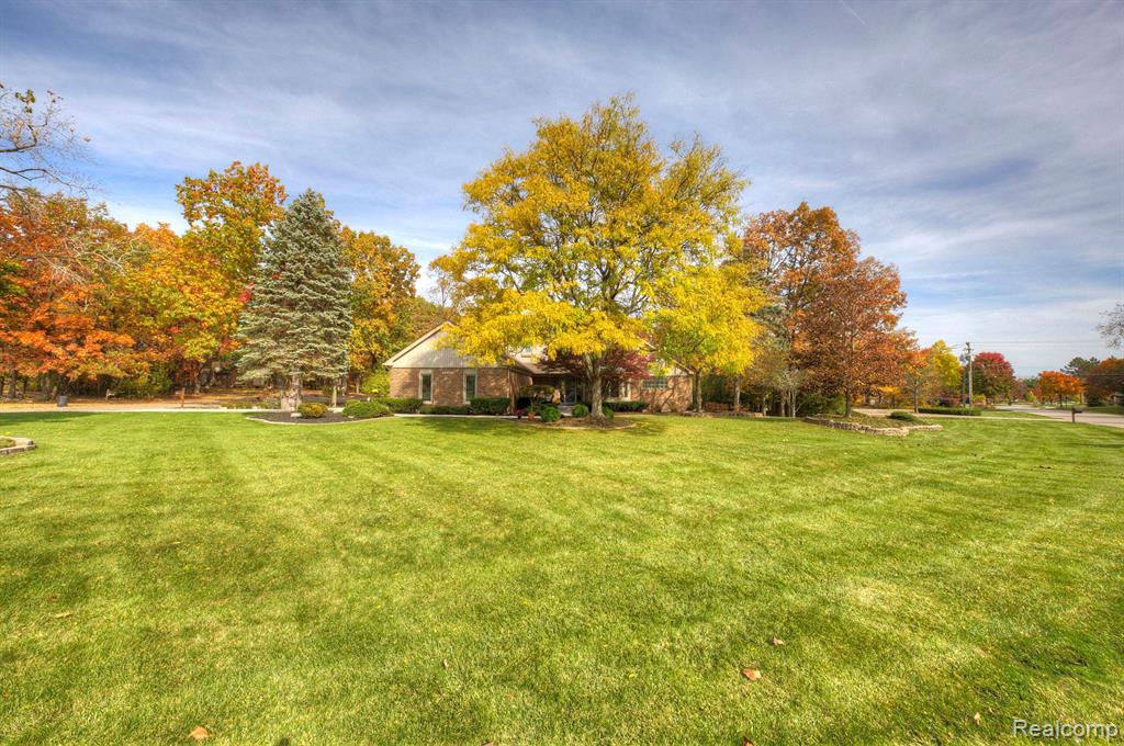 46821 ELMSMERE Drive, Northville, MI 48167 — Photo 56