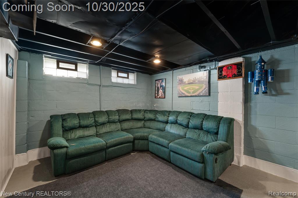 621 W Harwood Avenue, Madison Heights, MI 48071 — Photo 17