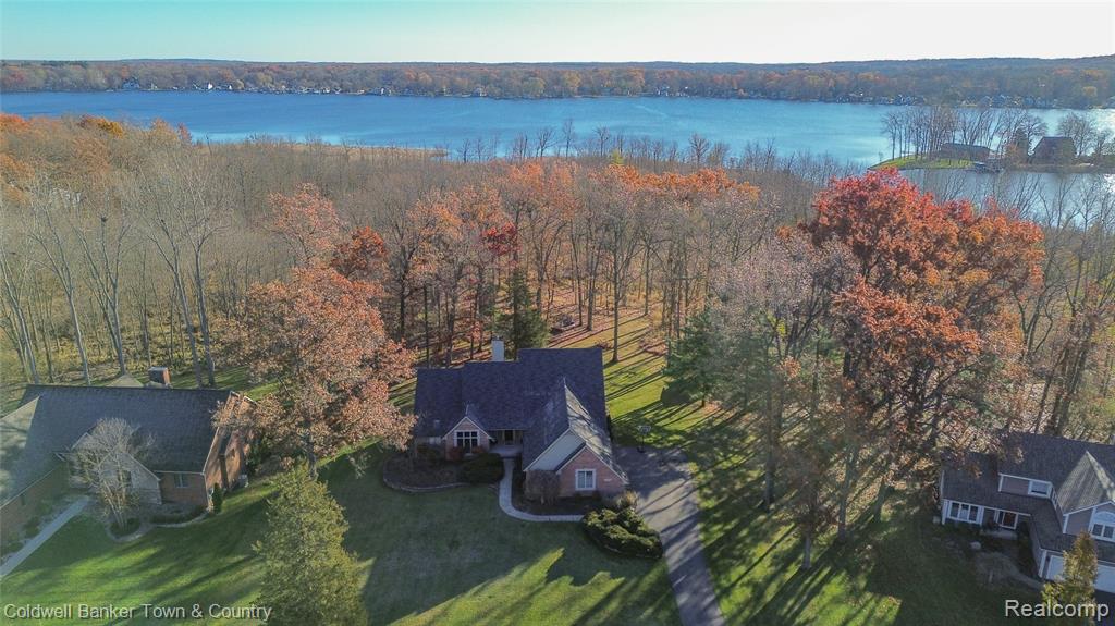 11535 Lancelot Lane, Pinckney, MI 48169 — front exterior