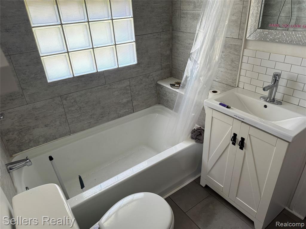 701 Saint Clair Avenue, Flint, MI 48504 — Photo 2