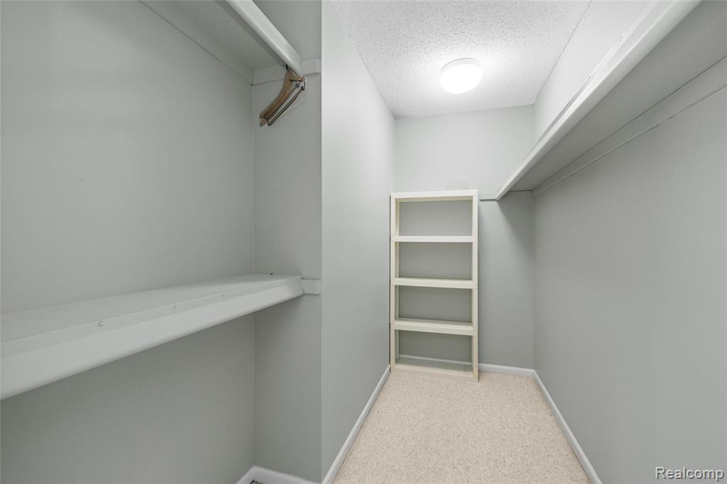35213 Knollwood Lane, Farmington, MI 48335 — Photo 30