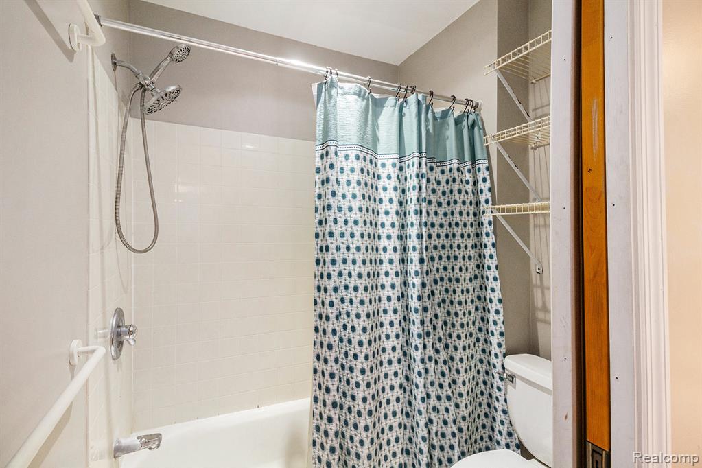 841 Bloomfield Village Boulevard, D, Auburn Hills, MI 48326 — Photo 15