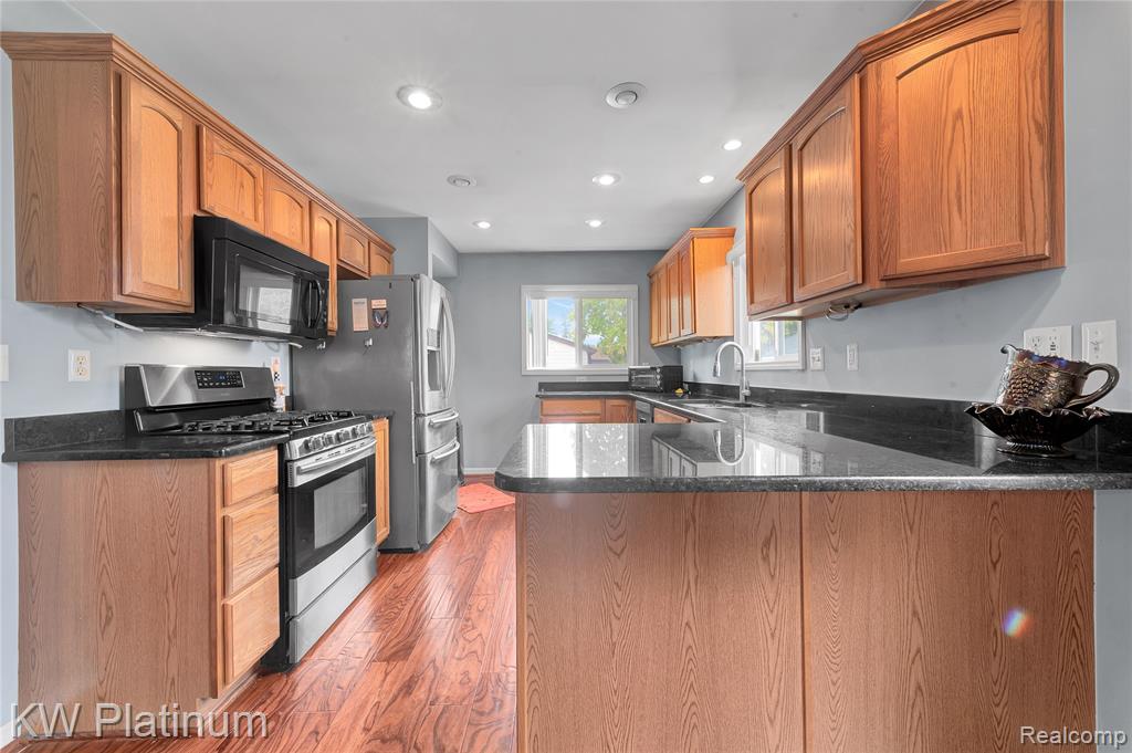 49171 Fuller Road, Chesterfield, MI — Photo 9