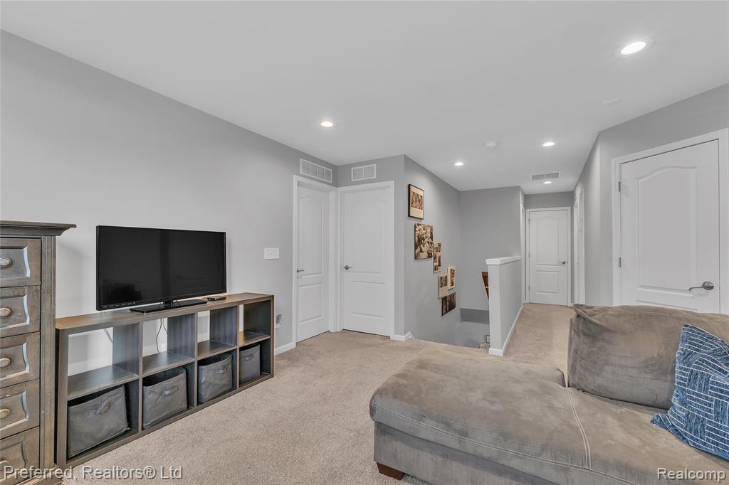 49720 Shoreline Drive, Canton, MI 48187 — Photo 38