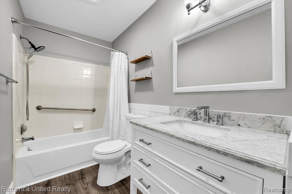 7968 Lawrence, West Bloomfield, MI — Photo 20