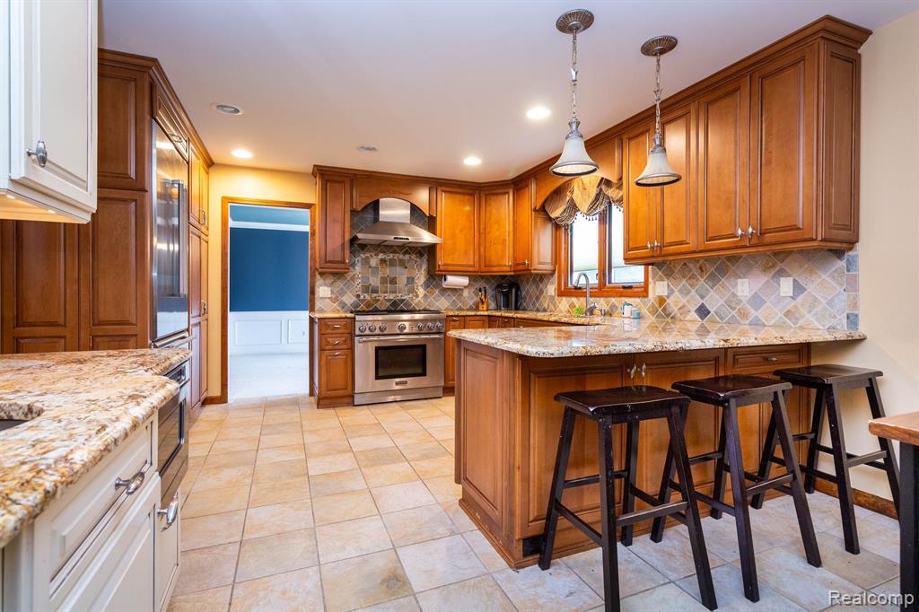 45515 EMERALD FOREST Drive, Novi, MI — Photo 15