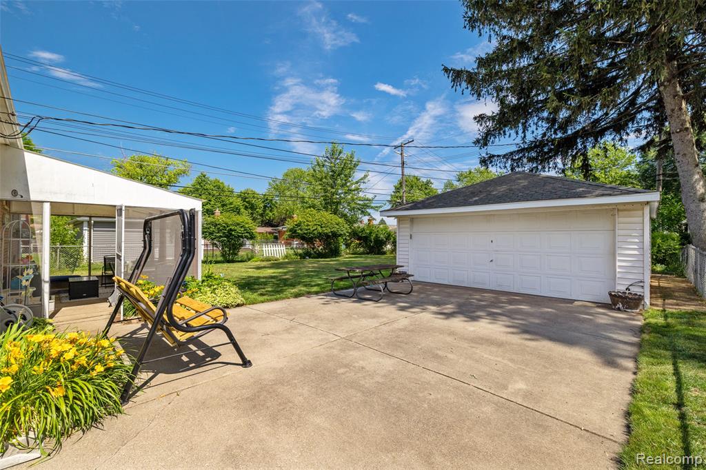 9086 Shannon Drive, Sterling Heights, MI 48314 — Photo 26