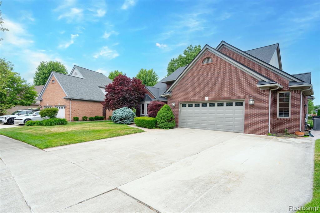 47248 Malburg Way Drive, Macomb, MI 48044 — Photo 2
