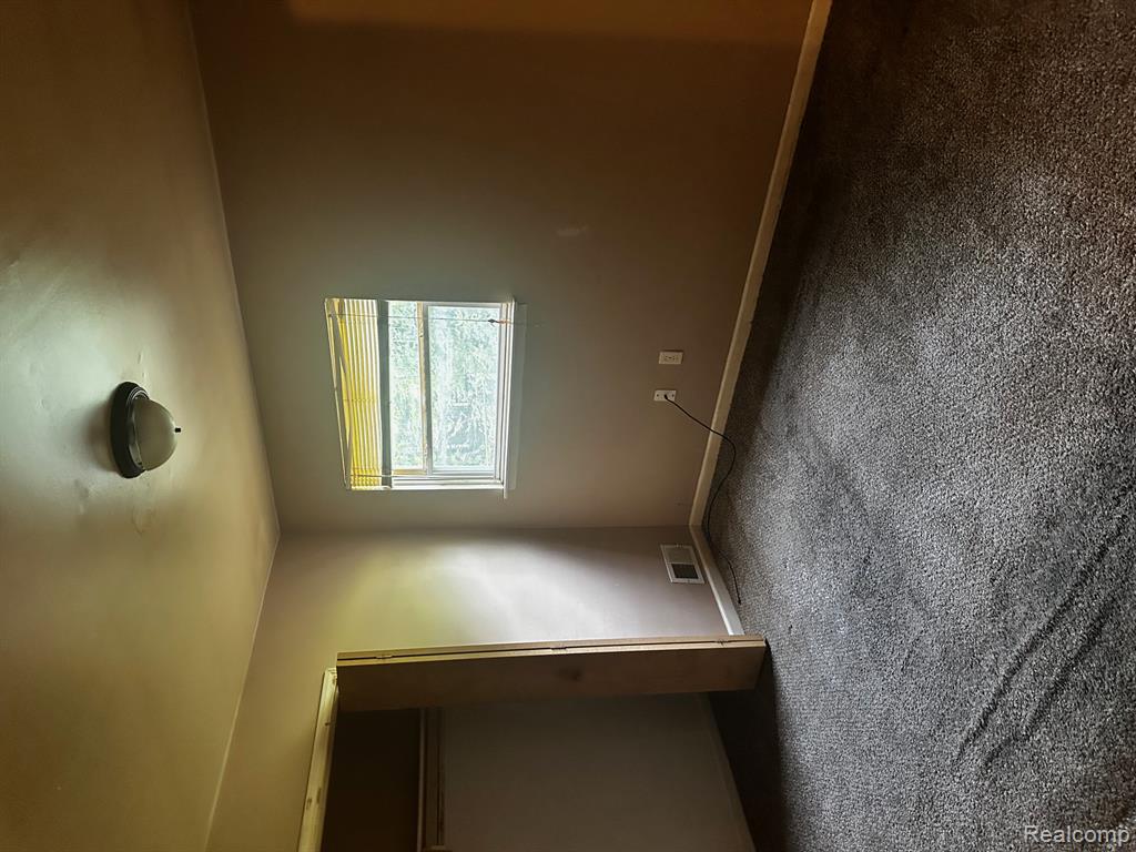 61 E New York Avenue, Pontiac, MI 48340 — Photo 10