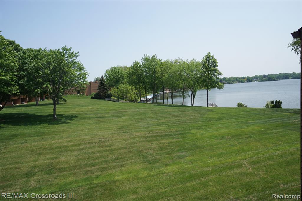 48295 BAYSHORE Drive, Van Buren, MI 48111 — Photo 22