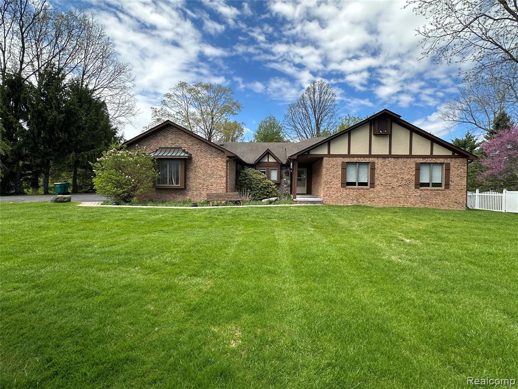 8329 Caribou Trail, Clarkston, MI 48348 — Photo 2