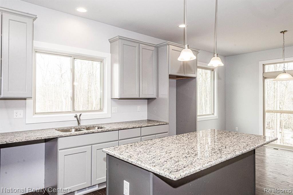 8384 Meadow Creek Drive, Goodrich Vlg, MI — Photo 10