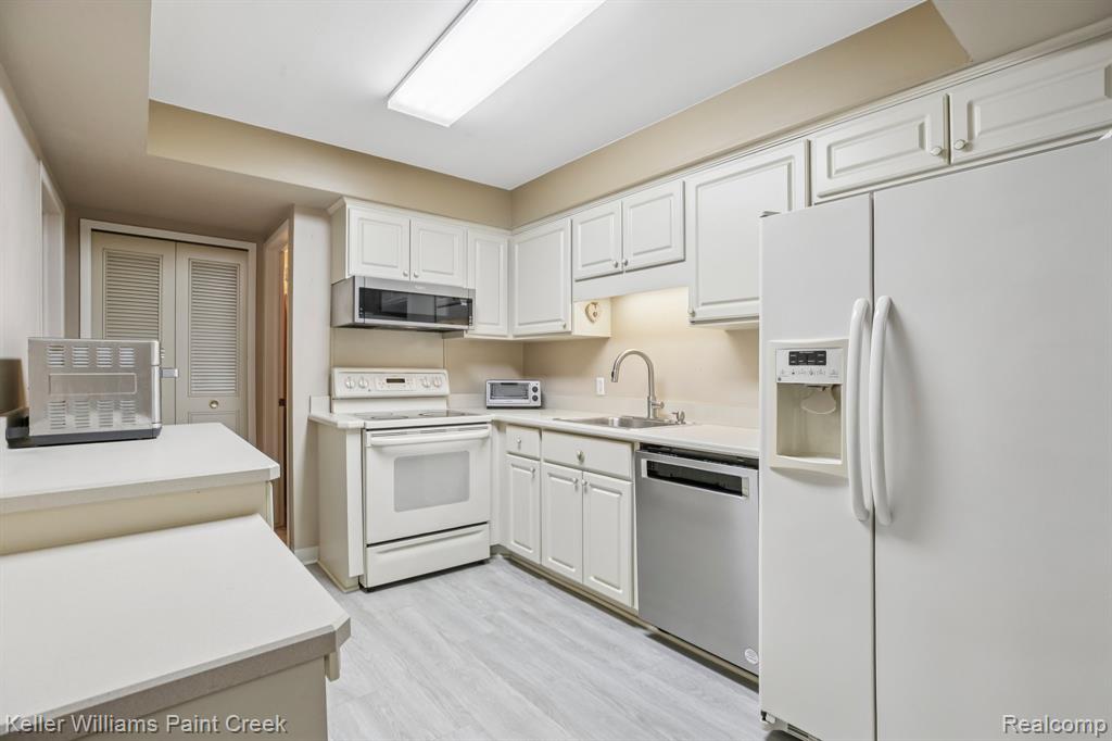 8248 Karam Boulevard, 3, Warren, MI 48093 — Photo 12