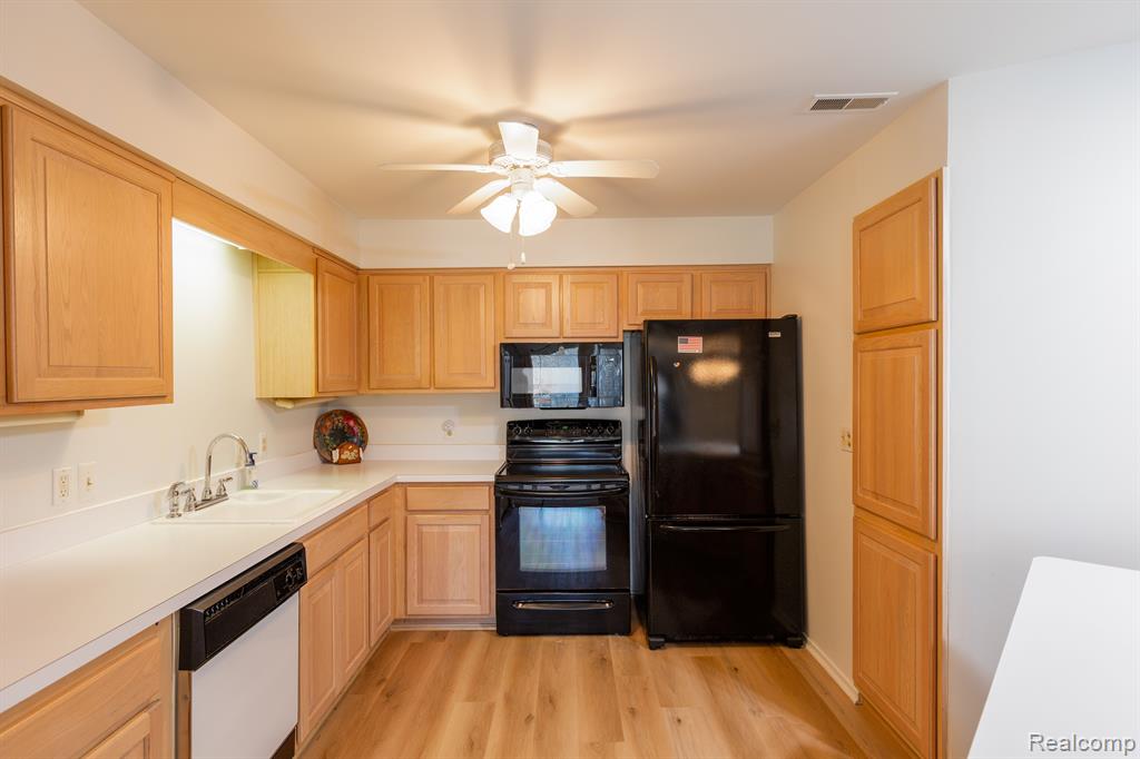 8187 GRAYS Drive, B3, Grosse Ile, MI 48138 — Photo 6