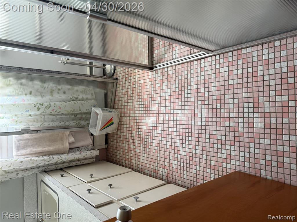 26023 Meadow Drive, Franklin, MI 48025 — Photo 12