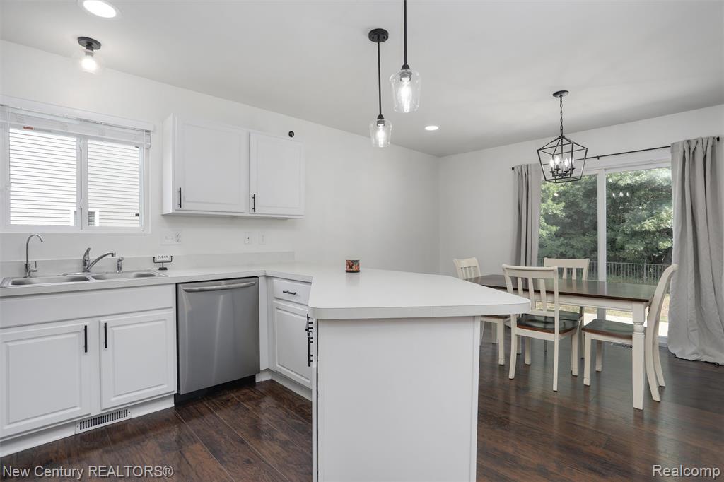 6496 Skylar Lane, Waterford, MI 48327 — Photo 7