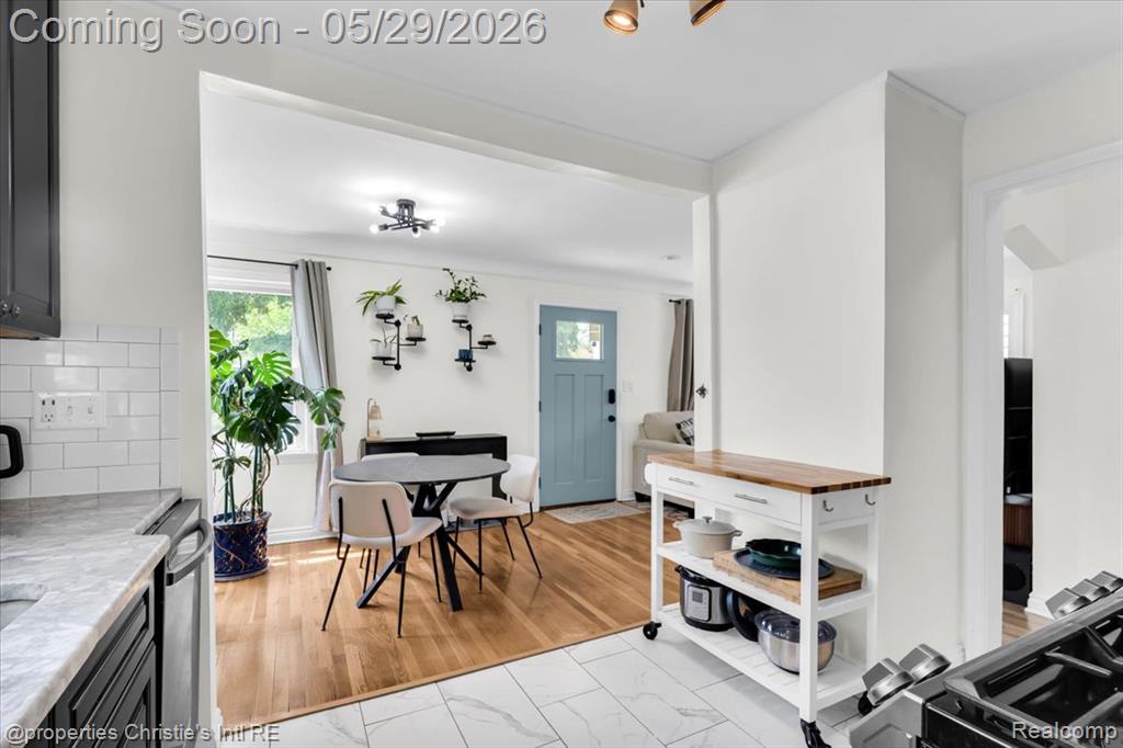 8740 Saratoga Street, Oak Park, MI 48237 — Photo 10