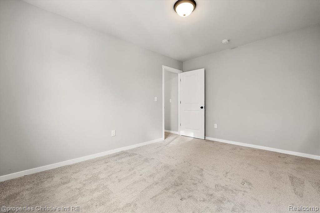 8740 Oak Ridge Trail, Westland, MI — Photo 24