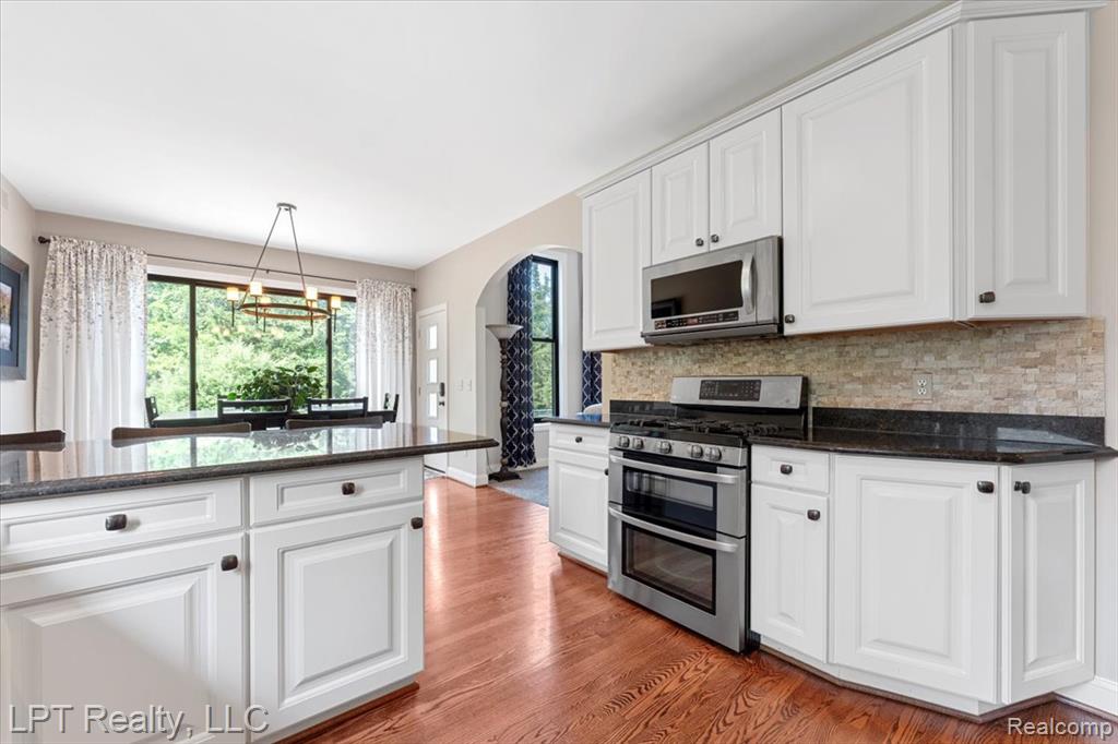 8617 Bonaventure Drive, Brighton, MI 48116 — Photo 14