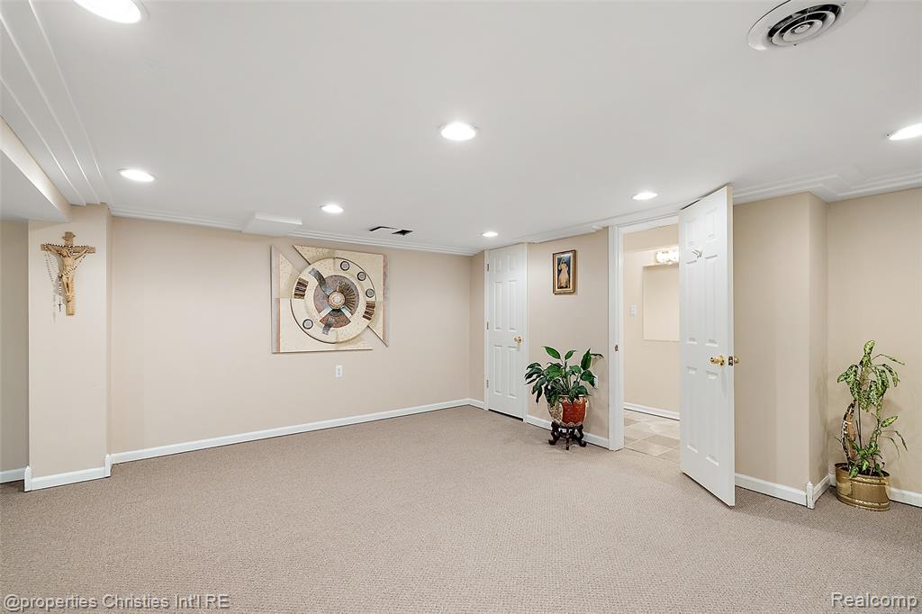 43159 La Bouquet Court, Sterling Heights, MI 48314 — Photo 63