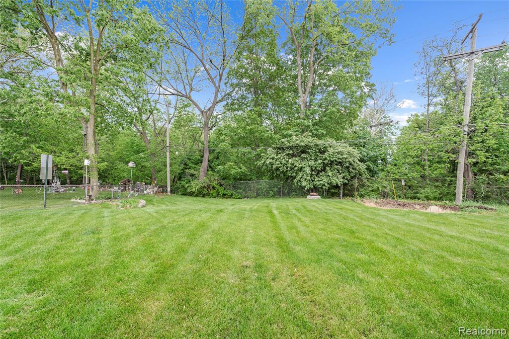 26916 Rouge River Drive, Dearborn Heights, MI 48127 — Photo 51