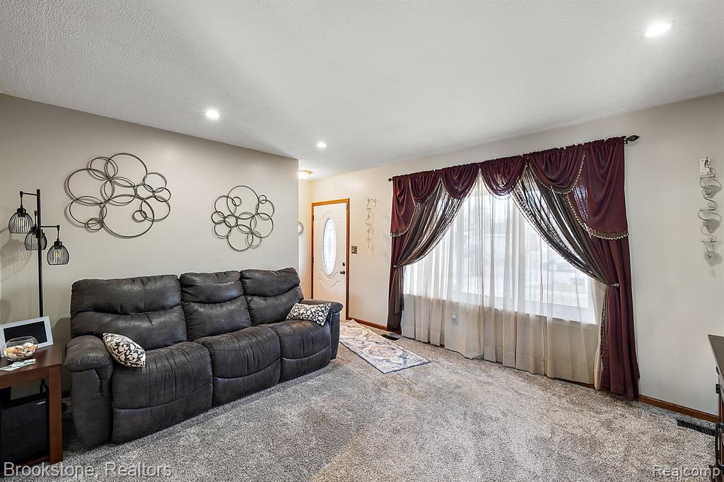 43258 HYDE PARK Drive, Sterling Heights, MI 48313 — Photo 25