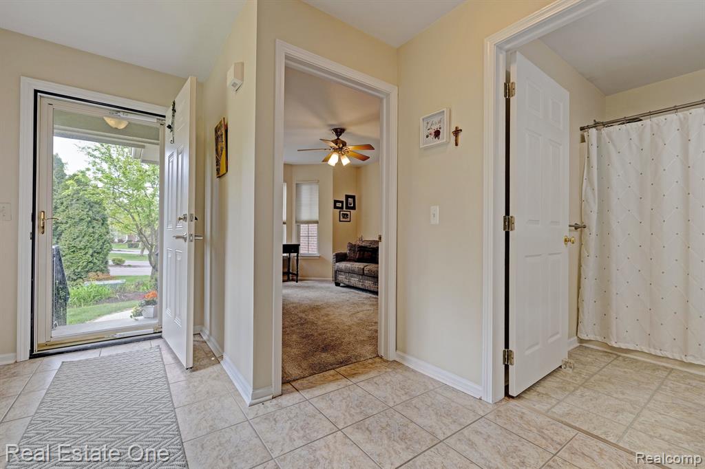 6501 CLUB E, 8, Grand Blanc, MI 48439 — Photo 4