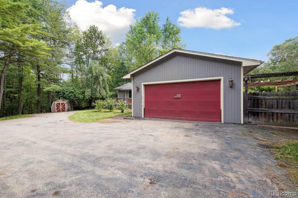 4851 Fox Chapel Drive, Dryden, MI 48428 — Photo 2