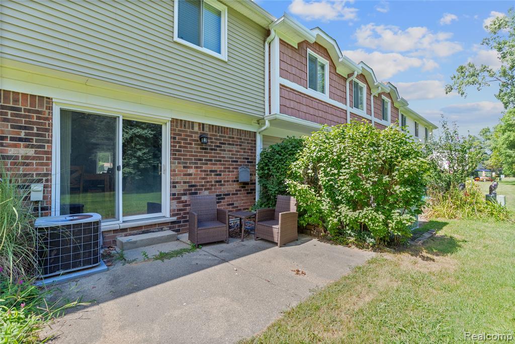 45858 KENSINGTON, Utica, MI 48317 — Photo 18