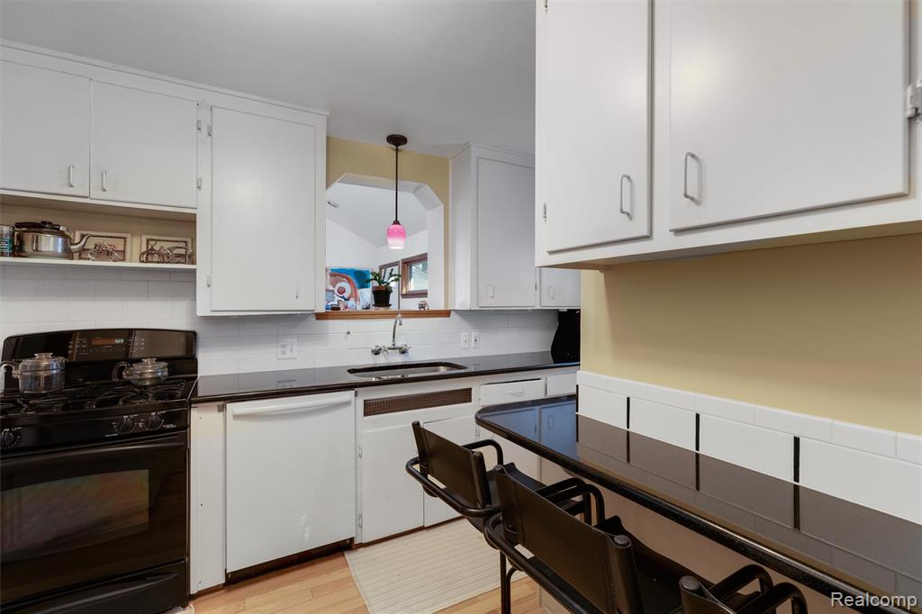 515 S Wilson Avenue, Royal Oak, MI 48067 — Photo 8