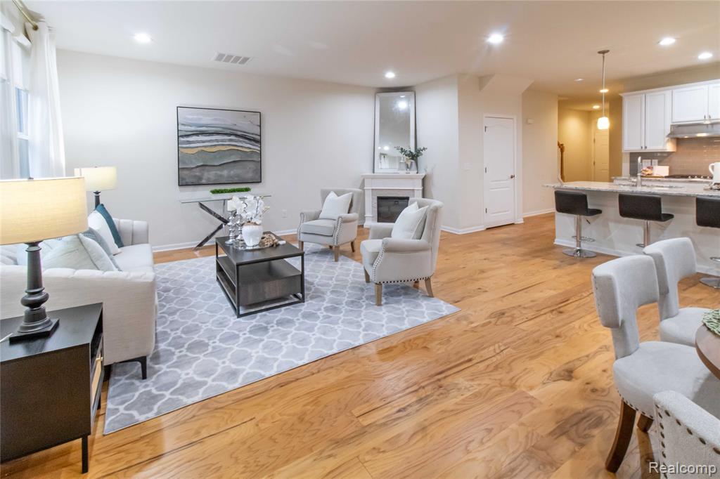 43635 CHANCELLOR LANE, Novi, MI — Photo 17
