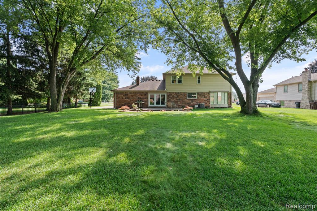 46959 Spruce Drive, Shelby Twp, MI 48315 — Photo 39