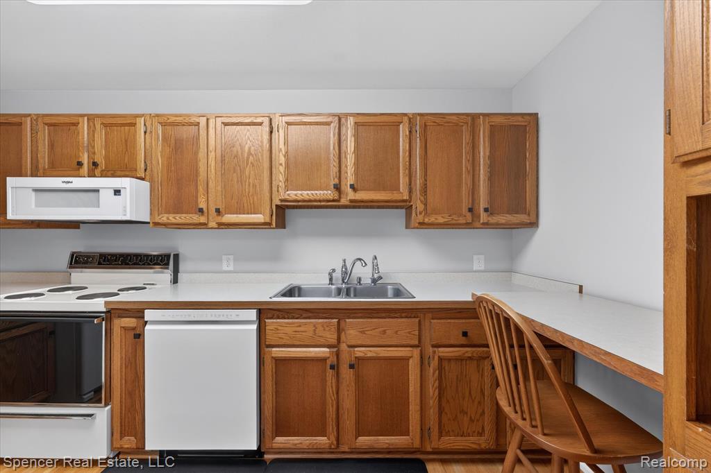 5988 Waldon Road, Clarkston, MI — Photo 15