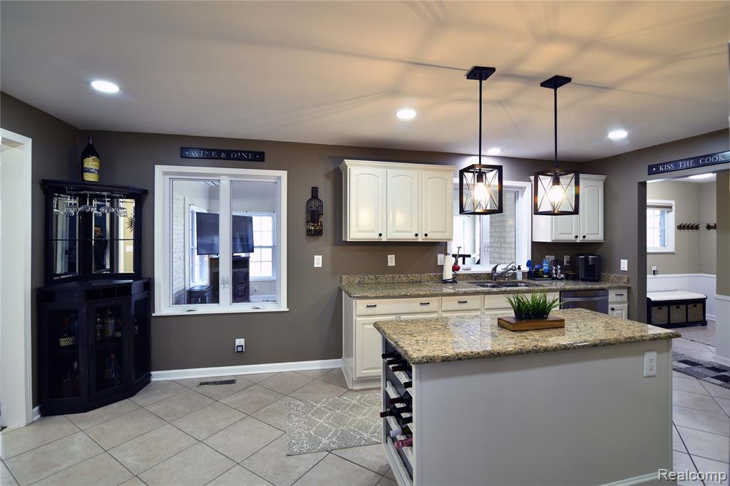 9693 BURNING TREE Drive, Grand Blanc, MI 48439 — Photo 18