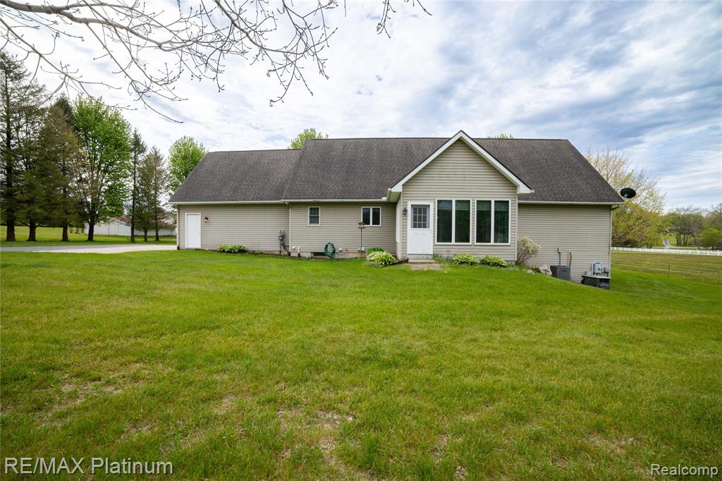 12987 Holtforth Road, Fenton, MI 48430 — Photo 37
