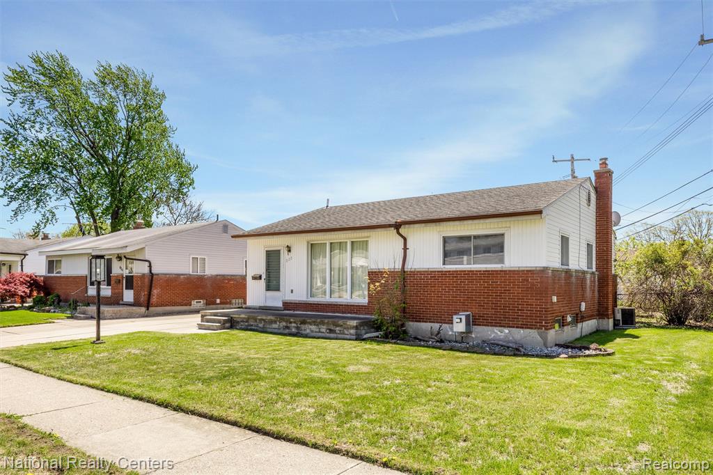 822 Bernie Lane, Madison Heights, MI 48071 — Photo 31