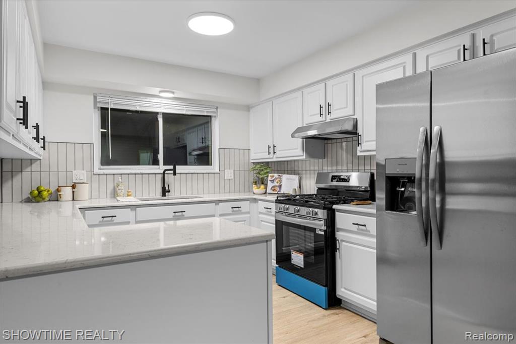 902 Longfellow Drive, Troy, MI 48085 — Photo 11