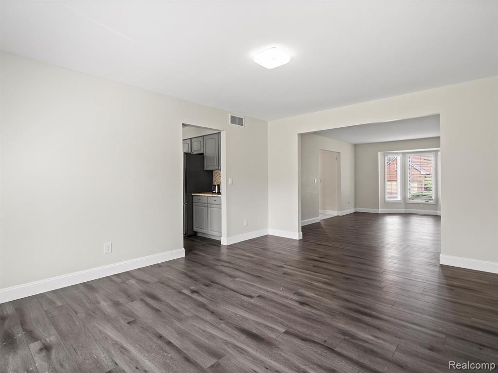 4979 SOMERTON Drive, Troy, MI 48085 — Photo 6