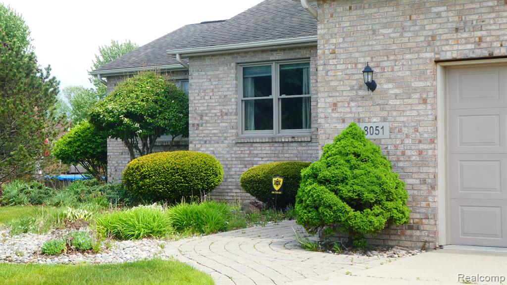 8051 Prestonwood Court, Flushing, MI 48433 — Photo 7