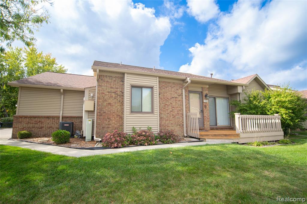 7080 Elmhurst, West Bloomfield, MI — front exterior